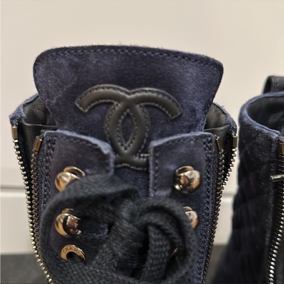 Chanel lace up combat boots in black and navy suede size 37.5 - Picture 3 of 11